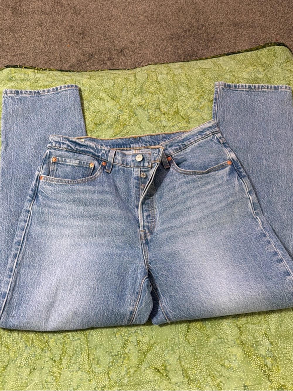 Levi’s 501 High waisted button fly Jeans size 32X30
VERY NICE CONDITION
